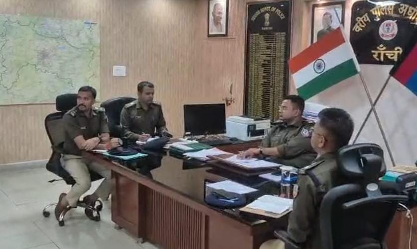 रांची: एसएसपी ने की अपराध और ट्रैफिक व्यवस्था की समीक्षा, स्टंट ड्राइवरों और अपराधियों पर कसेगा शिकंजा